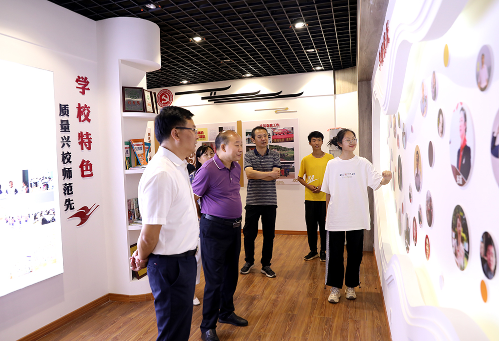 湘中幼专党委副书记李能华一行来我校考察交流 湘中幼专党委副书记李能华一行来我校考察交流