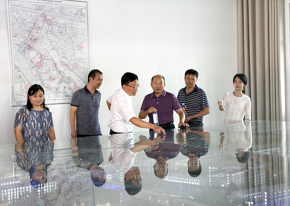 湘中幼专党委副书记李能华一行来我校考察交流 湘中幼专党委副书记李能华一行来我校考察交流