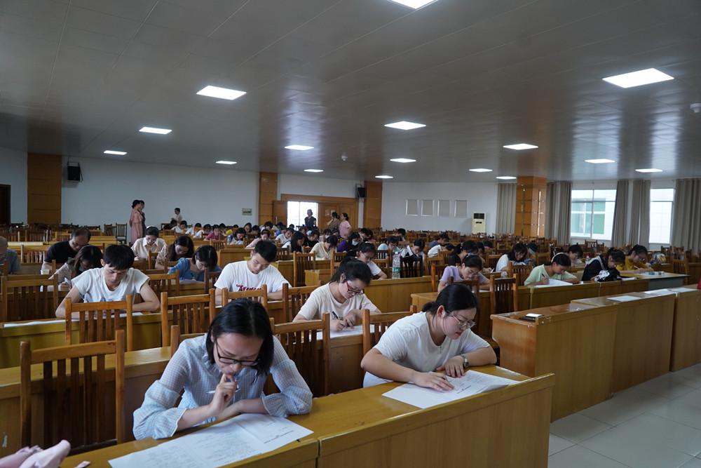 历史赋予诗词,诗词光耀我心 ——买球赛的app官网第一届“中国诗词大会”选拔赛完美收官 历史赋予诗词,诗词光耀我心 ——买球赛的app官网第一届“中国诗词大会”选拔赛完美收官