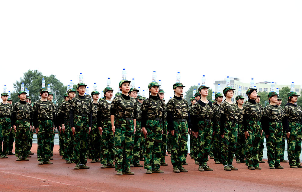 衡阳幼高专举行2021级新生军训汇报表演暨总结表彰大会 衡阳幼高专举行2021级新生军训汇报表演暨总结表彰大会