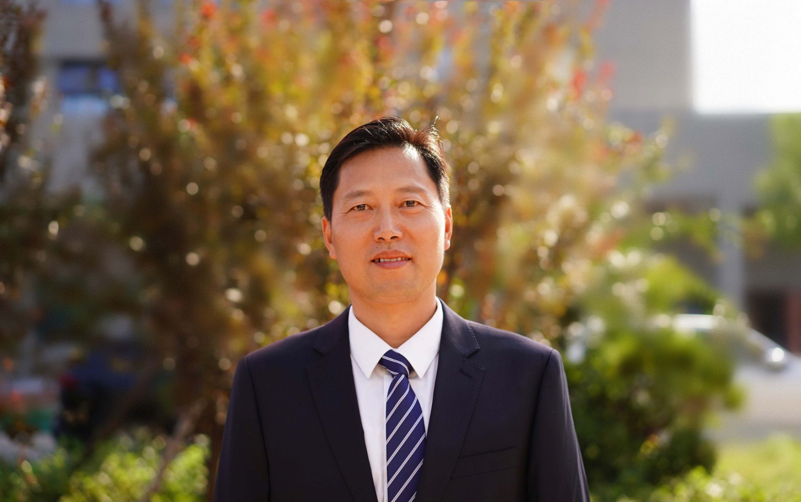 系党总支书记屈清华