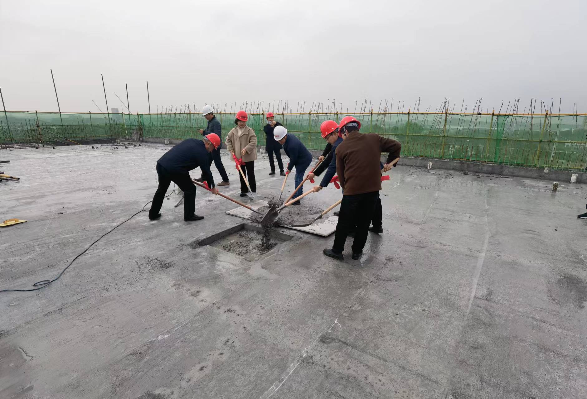 买球赛的app官网14#学生宿舍顺利封顶