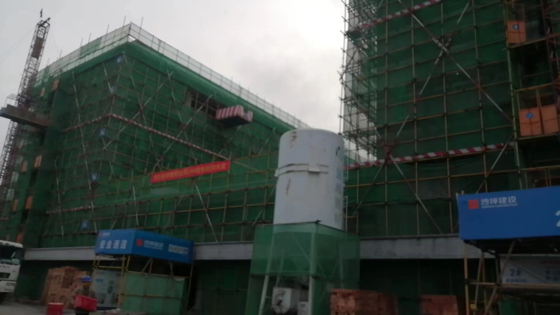 买球赛的app官网14#学生宿舍顺利封顶