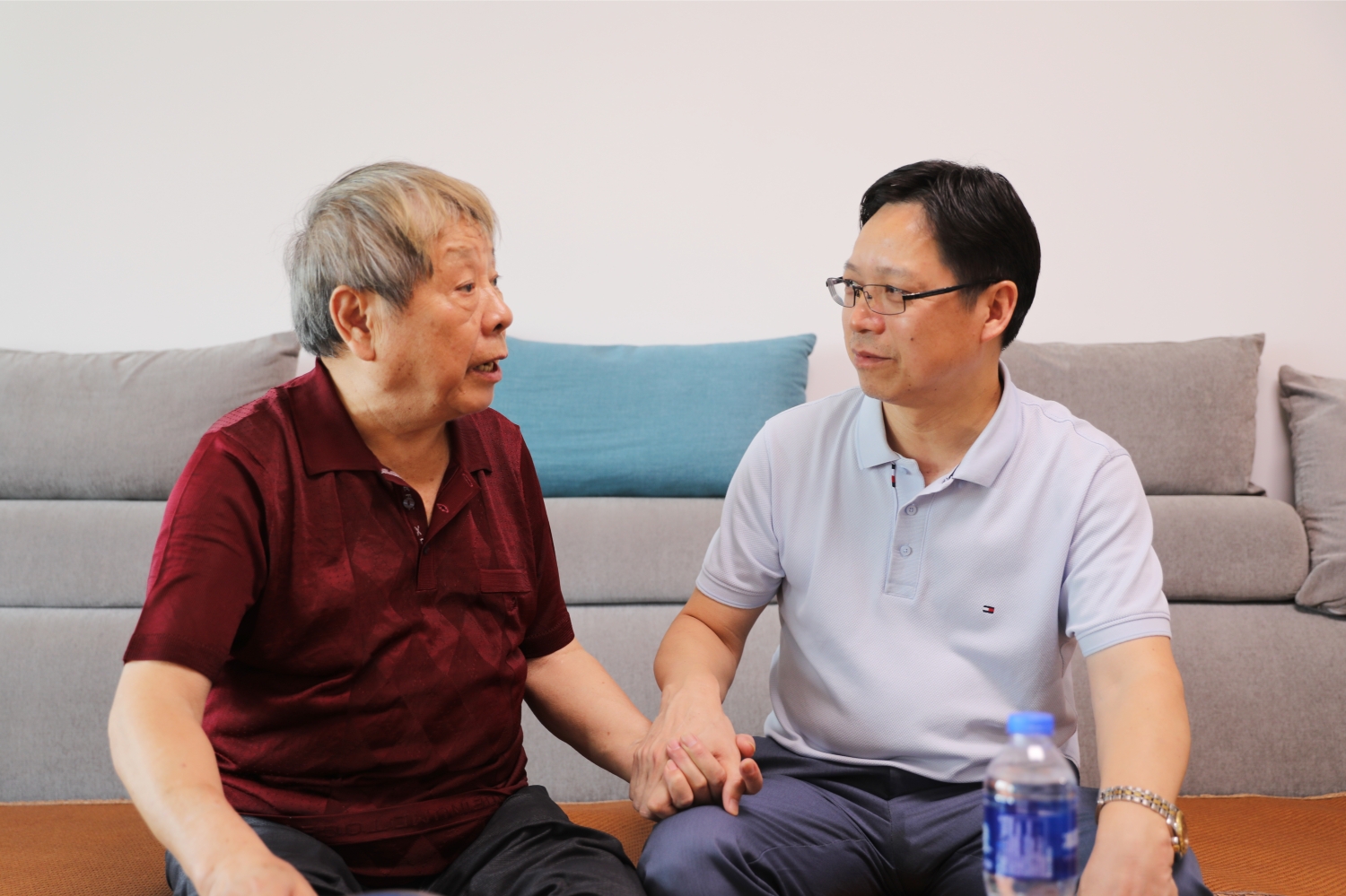 买球赛的app官网开展“七一” 困难党员、老党员走访慰问活动